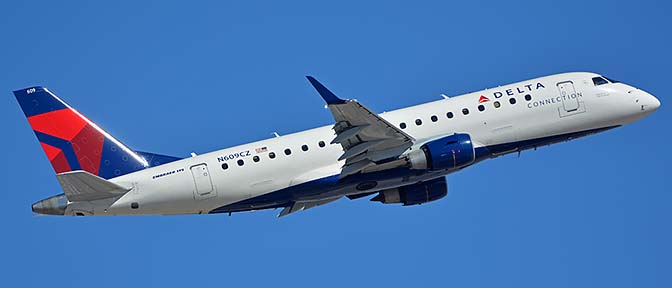 Delta Connection Embraer EMB-175 N609CZ, Phoenix Sky Harbor, October 14, 2017